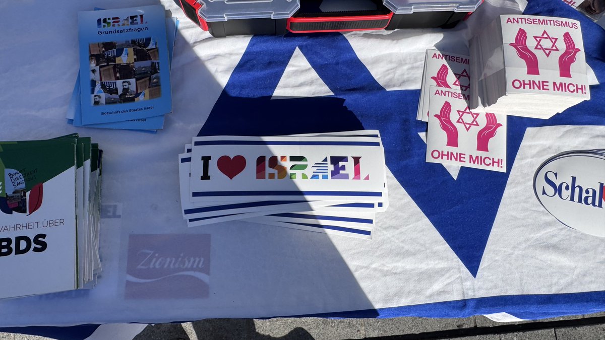 LoveGuerillero's tweet photo. #Bonn #bn1308 

#53Antisemitenfrei
#Mensch
#WeWillDanceAgain 
#EndJewHatred 
#GegenJedenAntisemitismus 
#BringHopeNow 
#ZirkusPaliGalli https://t.co/VUh7FK75RP