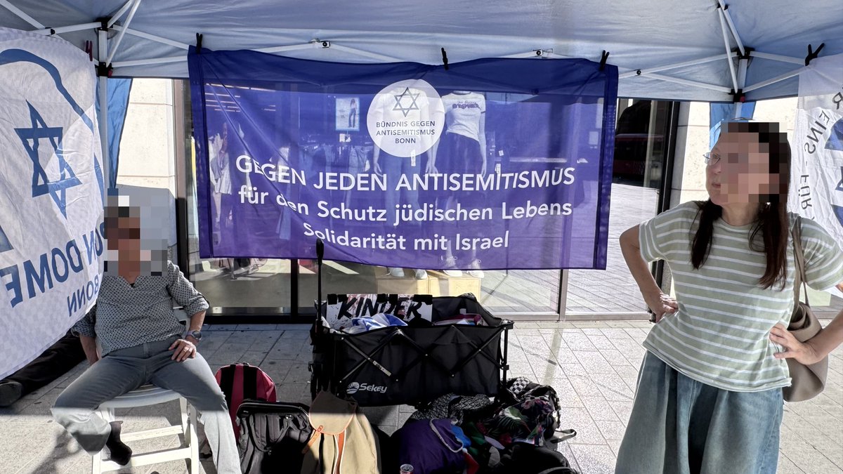 LoveGuerillero's tweet photo. #Bonn #bn1308 

#53Antisemitenfrei
#Mensch
#WeWillDanceAgain 
#EndJewHatred 
#GegenJedenAntisemitismus 
#BringHopeNow 
#ZirkusPaliGalli https://t.co/VUh7FK75RP