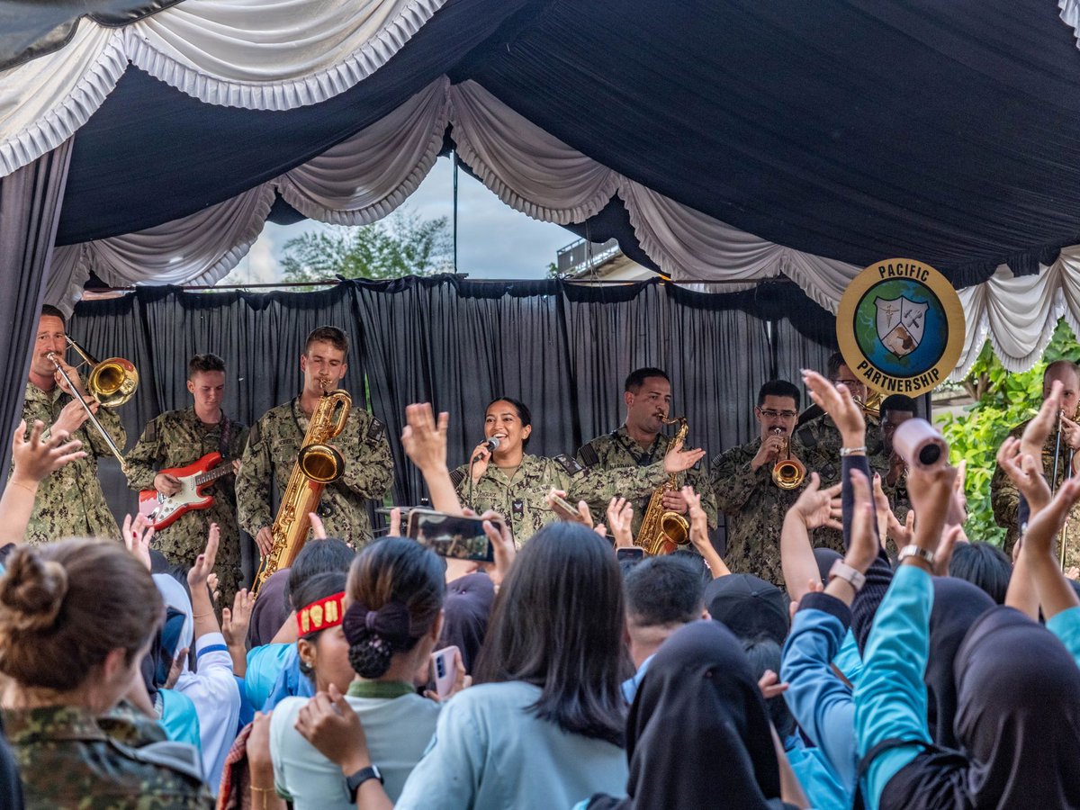 RealNCIS's tweet photo. #NCIS provides critical #ForceProtection & Counterintelligence support for #PacificPartnership2026. Working w/partners like Commander, Logistics Group Western Pacific, NCIS secures environments in Fiji & across the Pacific so teams can deliver vital #HumanitarianAid safely. #PP26 https://t.co/9nU2ROgCIi