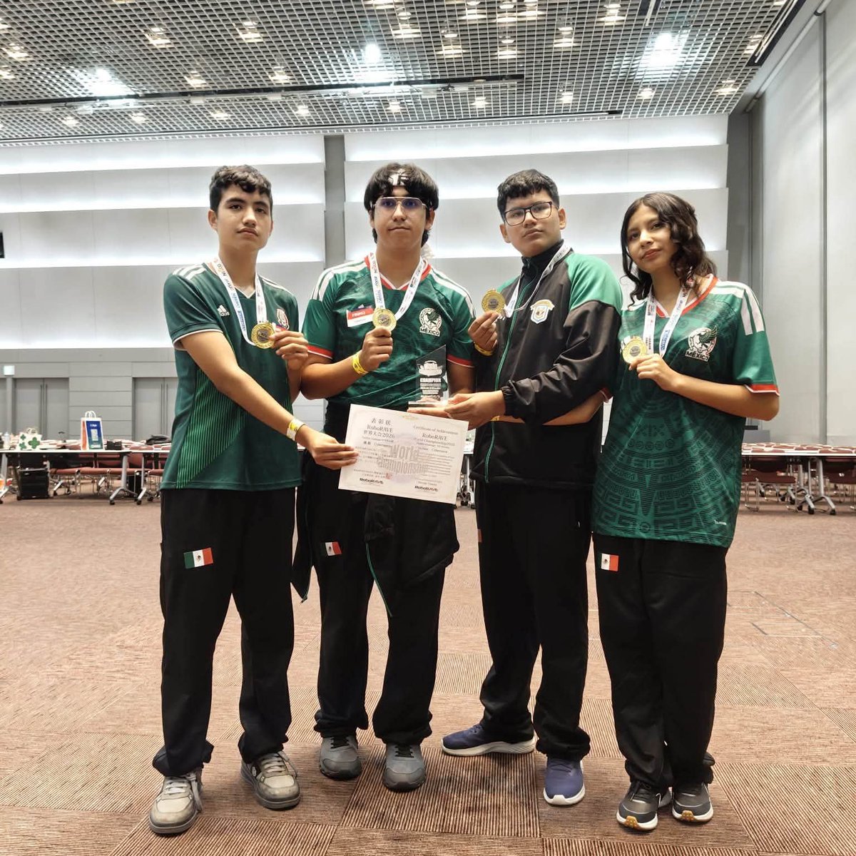 Mexicocampeon1's tweet photo. ¡Campeones mundiales en Japón! 🥇🇯🇵 Estudiantes de la Secundaria General No. 6 "José Guadalupe Posada Aguilar" de #Aguascalientes conquistan el primer lugar en el RoboRAVE World Championship 2026 en Osaka. ¡Orgullo hidrocálido y tricolor en la robótica! 🇲🇽#RoboRAVE #Mexico https://t.co/zViewxFRps