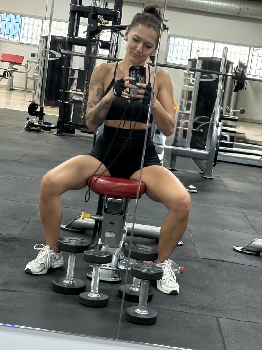AryaNoiir's tweet photo. Hi💪🏻🥵

#gymgirl #tattoedgirl #onlyfans https://t.co/DnEDPxxZzO