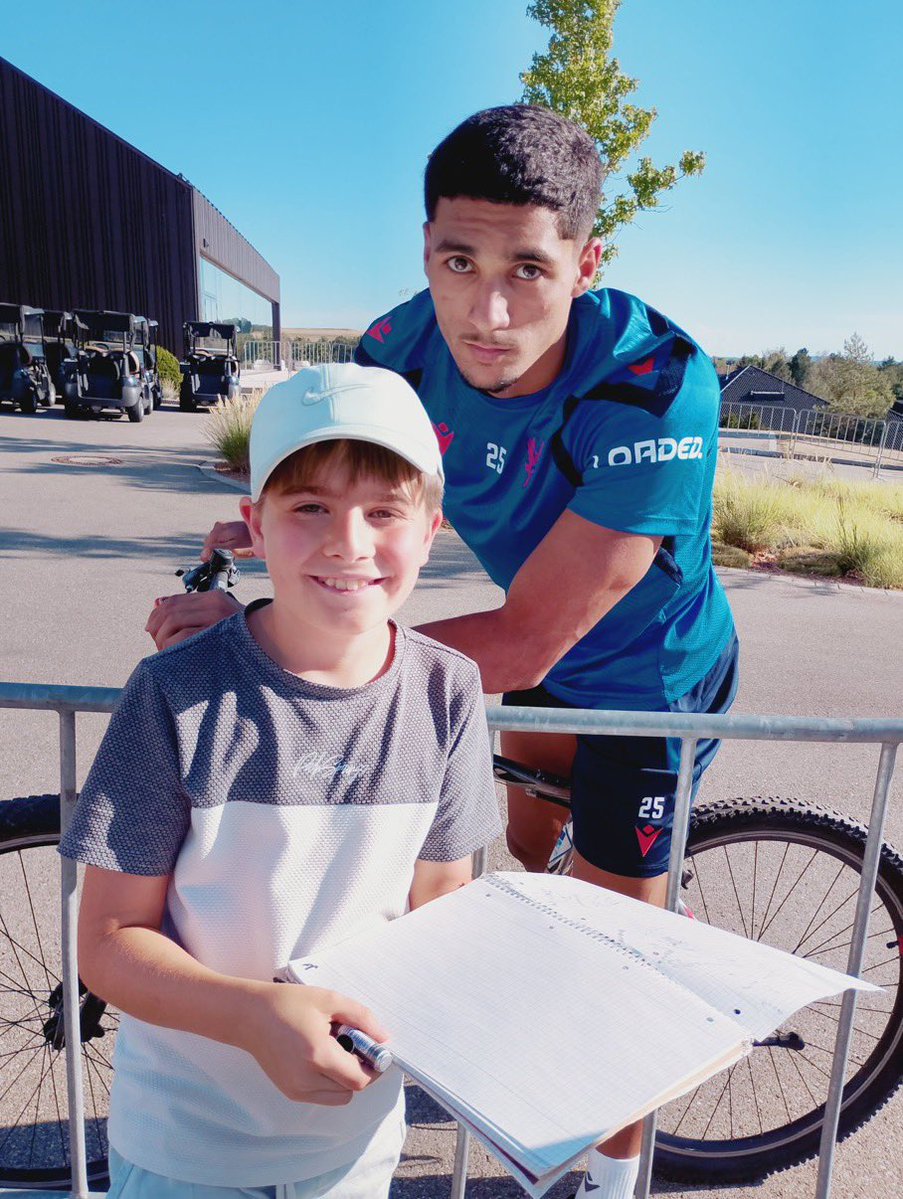 PalaceReport's tweet photo. HES HERE!!! 🔴🔵 https://t.co/9RzCYeIZKa