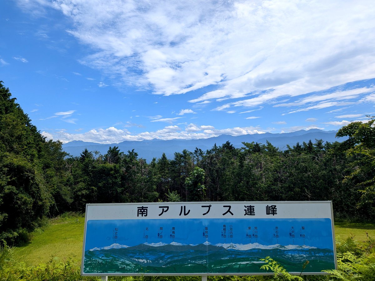 555VerAina's tweet photo. 昨日は、地元ながらなかなか行けないゴルフ場に、平日料金で行ってきました。
普段行っている格安ゴルフ場と違って、格式高さを感じましたし、フェアウェイ、グリーンの整備は段違いでした。
山岳コースでグリーンも難しかったのですが、また来たいと思わせる近くでなかなか遠いゴルフ場でした。 https://t.co/32HDUadkrY