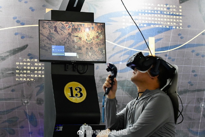 Phils_a_twit's tweet photo. Just tried the new AR museum tour – standing in my living room and “walking through” the Louvre Game. Changer. https://t.co/2NkMXmBiWb
