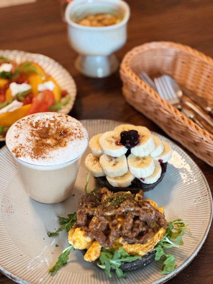 JacqueMinnsf's tweet photo. Homemade vegetable oatmeal bowl for a lazy weekday lunch—warm, creamy, and totally satisfying! https://t.co/fCUXAvAS2d