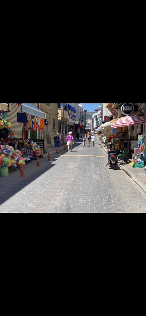 obastimar's tweet photo. @muttalipgurel17 @KucukkuyuB Kıymetli başkanım esnafın değil halkın desteklediği kazanıyor.
Küçükkuyu’da dolaşmak işkence.
Esnaf halka ait kaldırımaçökmüş.
Birsabah ihbarnameyiTüm esnafa gönderin 15 gün süre verin/ sokaklara tabela  dışında herşeyi yasaklayın. görün size desteği. https://t.co/55a5P7NKVA