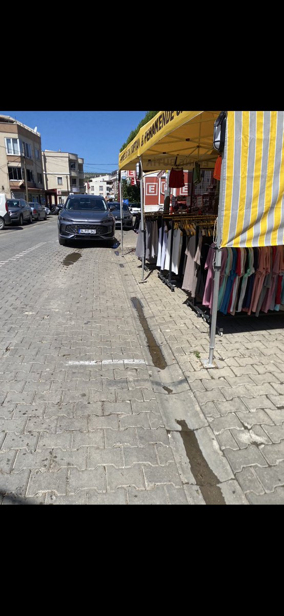 obastimar's tweet photo. @muttalipgurel17 @KucukkuyuB Kıymetli başkanım esnafın değil halkın desteklediği kazanıyor.
Küçükkuyu’da dolaşmak işkence.
Esnaf halka ait kaldırımaçökmüş.
Birsabah ihbarnameyiTüm esnafa gönderin 15 gün süre verin/ sokaklara tabela  dışında herşeyi yasaklayın. görün size desteği. https://t.co/55a5P7NKVA