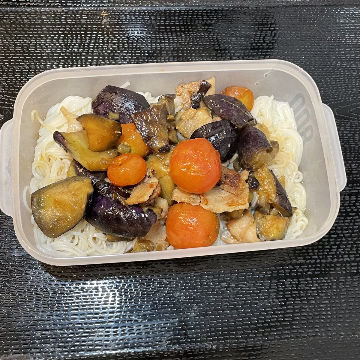 masako986's tweet photo. #お弁当記録
おはようございます😃
今日はナスそうめんです🍆
#お弁当　
#地味弁当　
#お弁当作り楽しもう部
#お弁当日記 https://t.co/53nmjG5t81