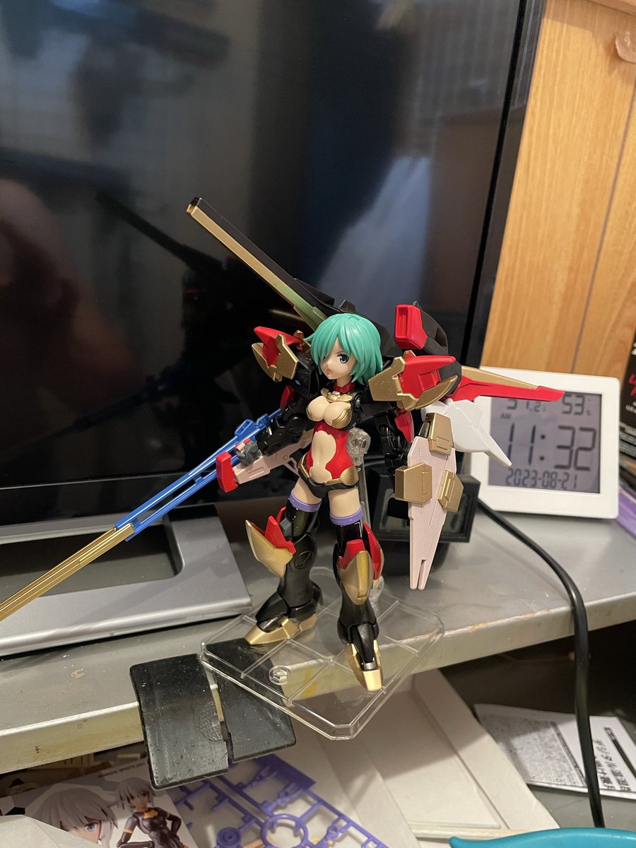 KAZxa3m's tweet photo. #30MS
自分の中では失敗作
30MS初塗装品
白(と頭、武器)は、一度組んで配色を決めようとしていたが、予想を超えて気に入らなかったため、このままお蔵入りした作品。 https://t.co/XvUM1gutpJ