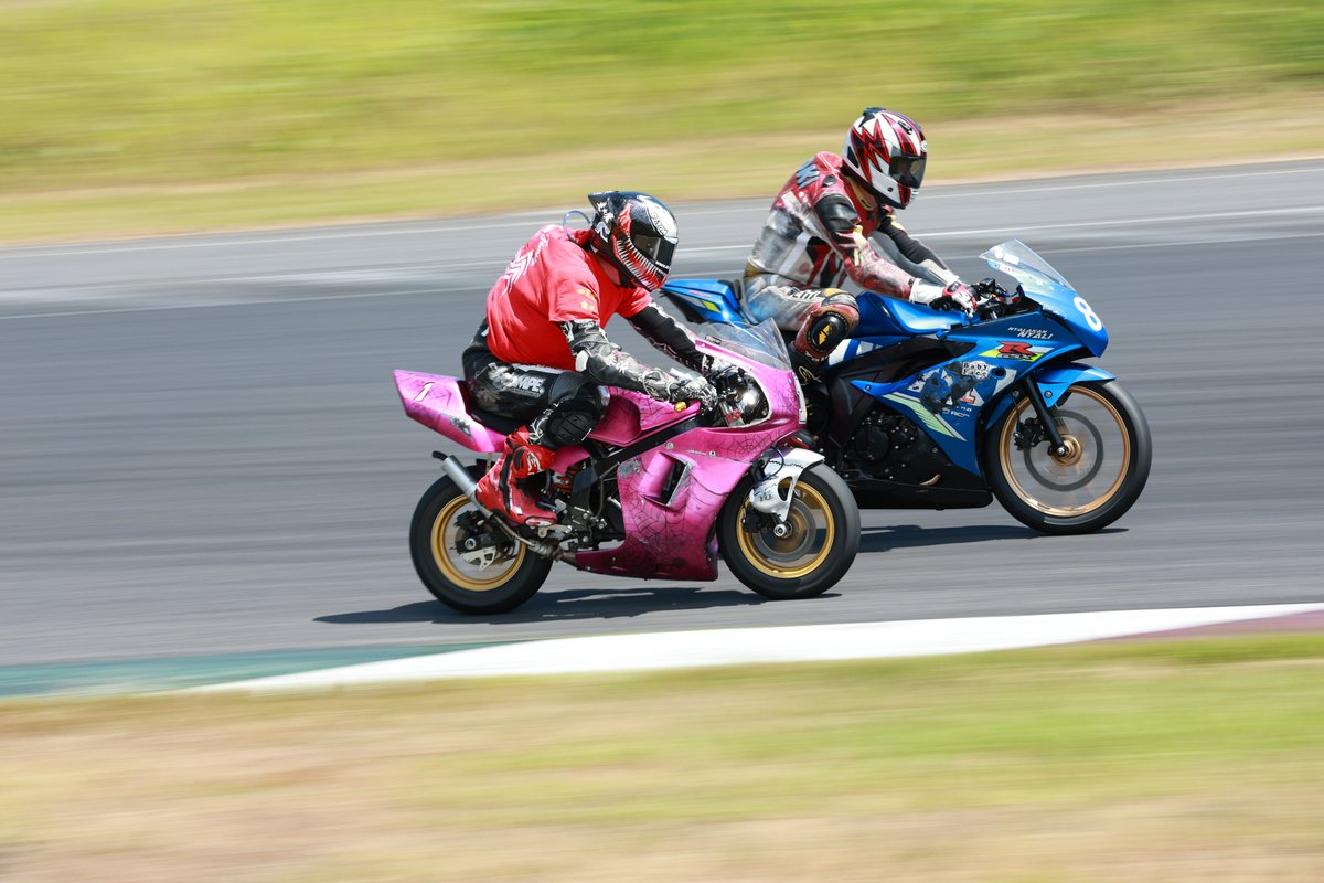 ojaru2017's tweet photo. @OverracingP 
令和８年７月２９日　鈴鹿ツインサーキットで行われた「みんな大好き！オーヴァーレーシングカップ　ミニバイク５時間耐久レースWednesday」の写真１，３７７枚をブログにアップしました。

https://t.co/s9OdYPPjnl

サンプル４枚載せます。 https://t.co/uzSiVM9fMj