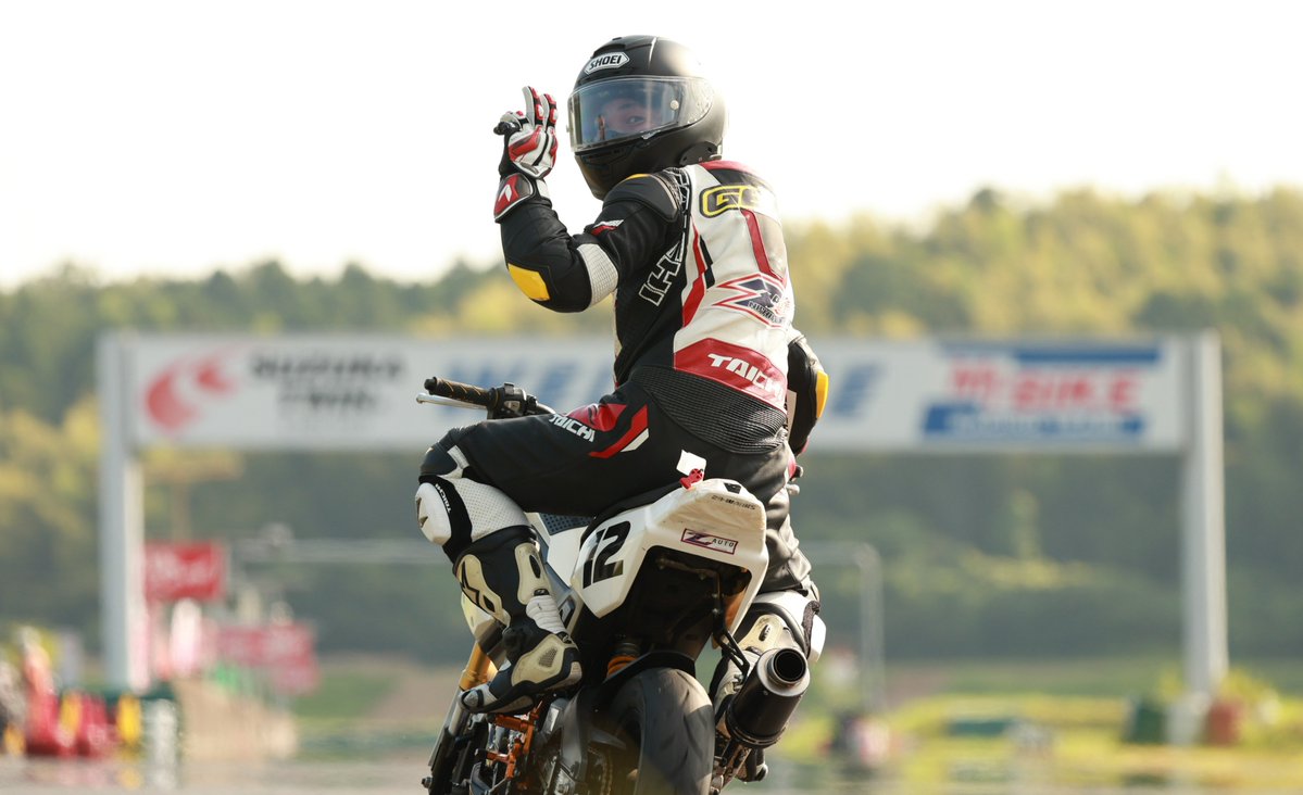 ojaru2017's tweet photo. @OverracingP 
令和８年７月２９日　鈴鹿ツインサーキットで行われた「みんな大好き！オーヴァーレーシングカップ　ミニバイク５時間耐久レースWednesday」の写真１，３７７枚をブログにアップしました。

https://t.co/s9OdYPPjnl

サンプル４枚載せます。 https://t.co/uzSiVM9fMj