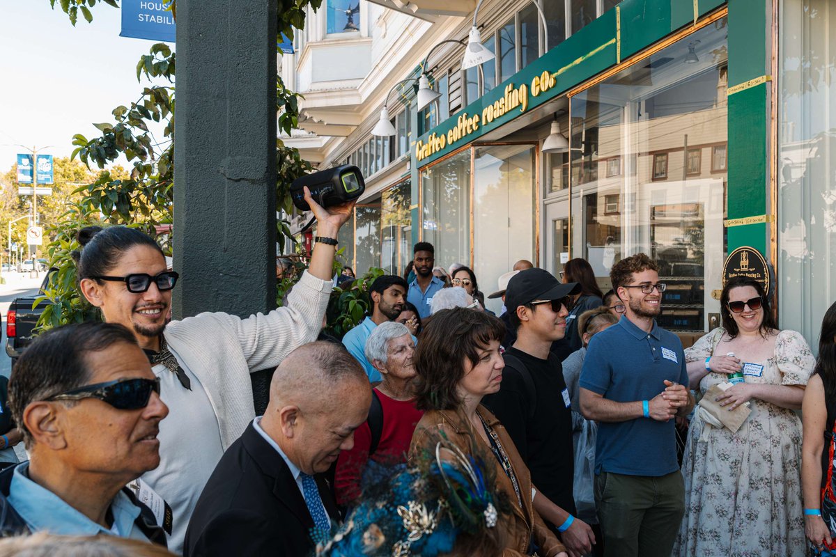 SF_Chamber's tweet photo. SFCc explored the iconic North Beach, visiting @CityLightsBooks, @vesuviocafe, Molinari Delicatessen, Locali, @graffeocoffee, and Friend of a Friend, then gathering at @CaposSF. Thank you to all who joined, and to our sponsor @RecologySF https://t.co/c1DZmoIjK6
