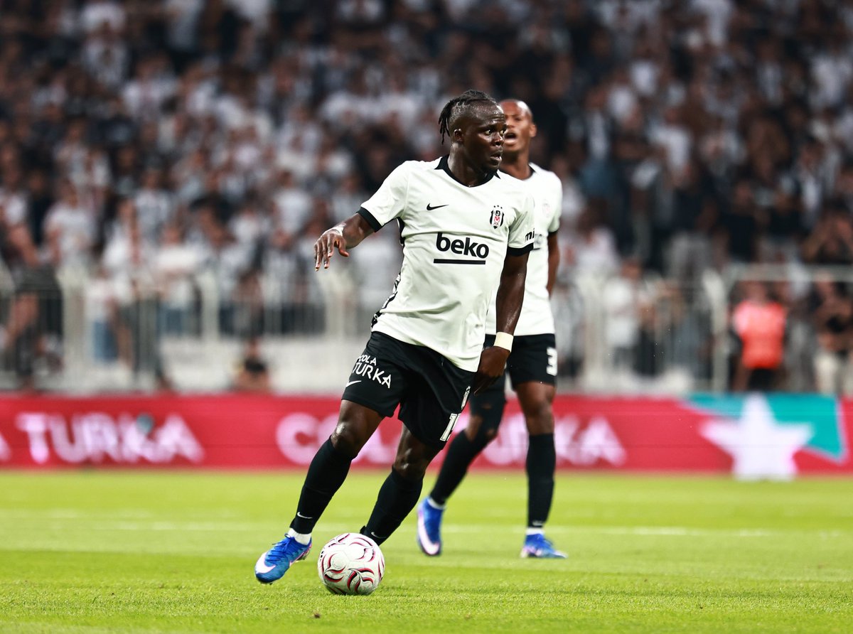 Juniorolaitan15's tweet photo. Un Pour Tous,Tous Pour Un🤍🦅🤍
@Besiktas 📸 https://t.co/CoEZXinKKu