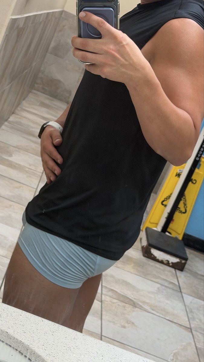 JonDavBx's tweet photo. La seguridad no pide permiso.

No necesitas demostrarlo todo. El verdadero atractivo también está en lo que eliges reservar para ti.

#SelfLove #MensSelfCare #MensHealth #MensWellness #Confidence #SelfConfidence #BodyConfidence #MensStyle #FitnessMotivation #FitnessLifestyle https://t.co/FkRqNAmCSL