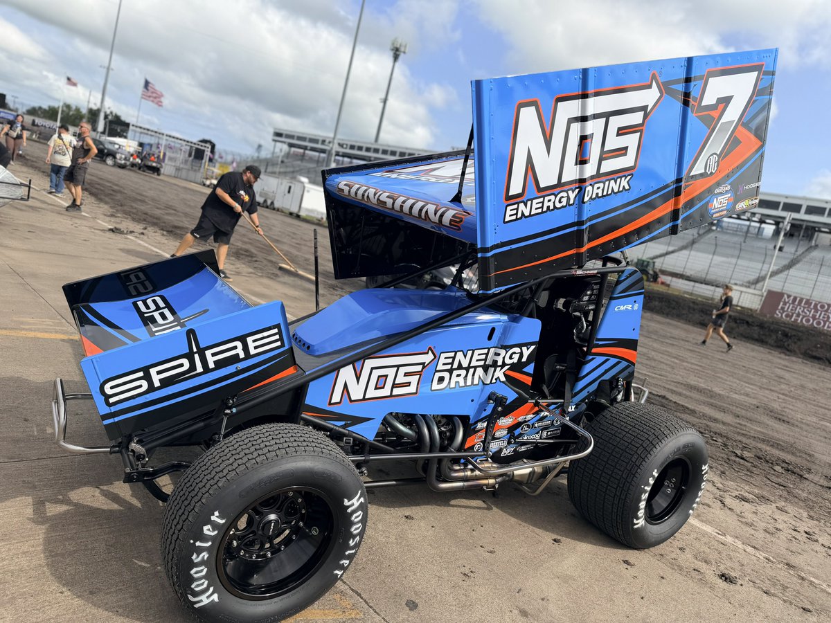 WorldofOutlaws's tweet photo. It’s a special @ClausonMarshall/@NosEnergyDrink #7BC as a tribute to Bryan Clauson this week for @TyCourtney7BC 💙

Sunshine led the most laps and finished 4th at the 2022 #NOSvilleNationals, and he owns six total @KnoxvilleRaces wins including two this year! https://t.co/awgzw9qANe