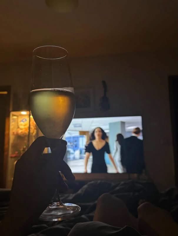 layxsnv's tweet photo. I know a glass of Wine hate to see me coming 🍷 https://t.co/OthKqxajzg
