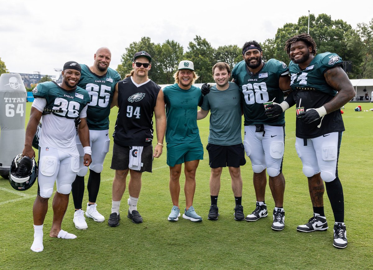 Eagles's tweet photo. A Baddy stopped by practice https://t.co/HazV9o78lm