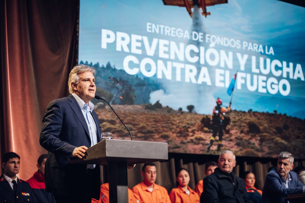 miguelsiciliano's tweet photo. MÁS APORTES PARA NUESTROS BOMBEROS

Córdoba respalda a quienes siempre están para proteger a los demás. Con nuevos aportes económicos fortalecemos a nuestros cuarteles de #bomberos, en esta época de alto riesgo de incendios.

Siempre vamos a estar junto a los hombres y mujeres de nuestra fuerza, son verdaderos héroes que arriesgan sus vidas para proteger las comunidades, el ambiente y la provincia. Su compromiso y servicio desinteresado son ejemplos inspiradores. Esta inversión es una forma de decirles gracias y de seguir trabajando juntos.

#HacerParaCrecer
