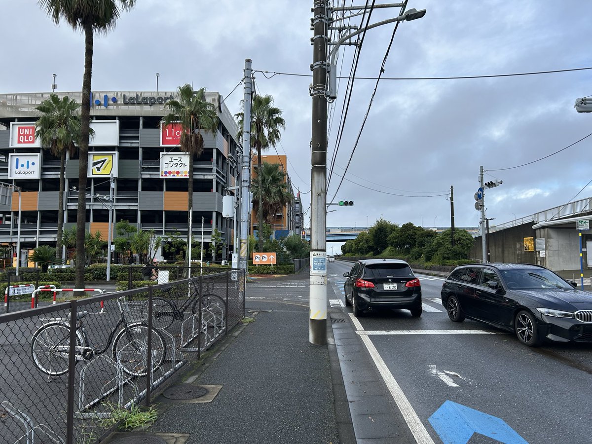 Chikuwanopapa's tweet photo. 【お願い】
ららぽーと東京ベイ周辺は昨夜の豪雨での水没車が多数あり通行も困難な場所もあります
これから順次レッカー作業になると思われます
お願いです！せめて今日だけでも車でららぽーとへ行こうなど考え無いで下さい🙏
レッカー作業、物流を優先させてください
#船橋市 #ららぽーと東京ベイ https://t.co/omsirOz2mt