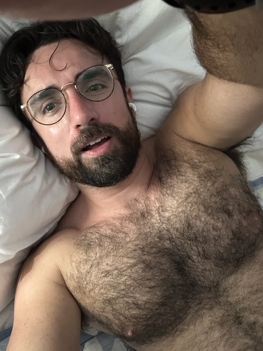 JJFroud's tweet photo. Every night I rush to my bed https://t.co/LkNi1hWCqb