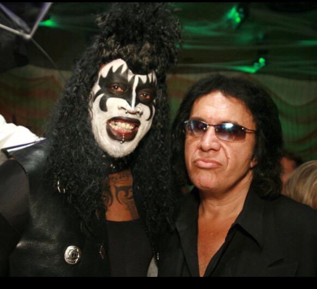 Demon5455's tweet photo. Dennis Rodman. Yes, that’s Dennis. https://t.co/yavGbf6KTN