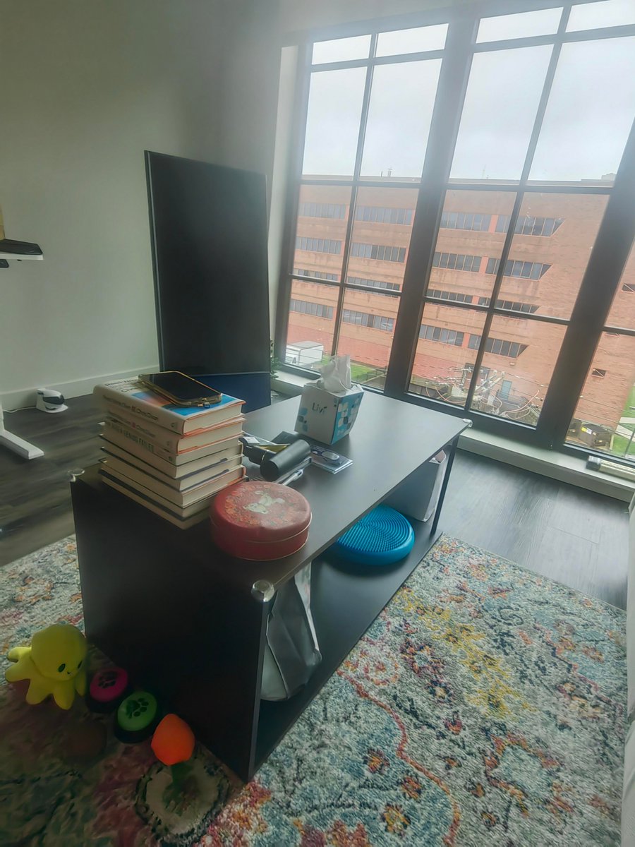 Seemapa13714363's tweet photo. Got through half the workday without actually working This iced coffee and quiet corner are my today’s “productivity hack” ， https://t.co/NtXLIza7AL