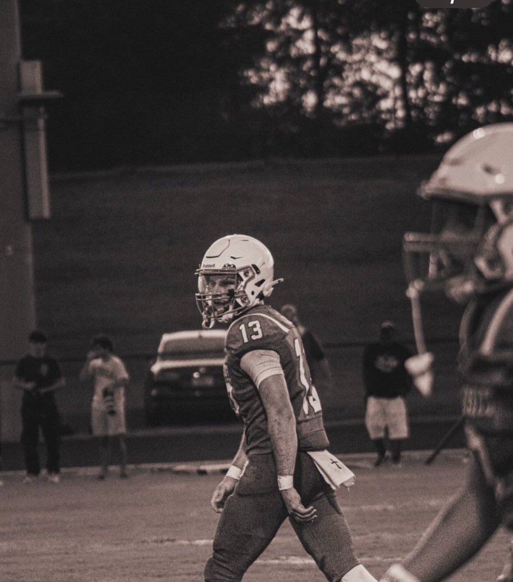 Maheu_C13's tweet photo. Countdown to Senior Year Kickoff has begun‼️24 hours until the start of my senior year @UhsTitansFtb #classof27 https://t.co/6G5v8xKlg5