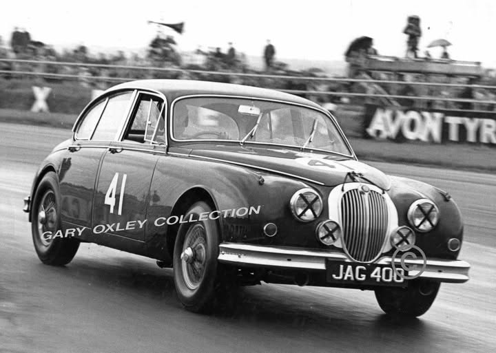 FreemanLowell01's tweet photo. "Who loves ya, baby?!"
Weirdly, this reminded me of the Sweeney's Jack Regan, who mocked the TV detective Kojak, after discovering a stash of lollipops in the back of a villain's captured Jag
Tommy Sopwith's Equipe Endeavour team
#GrahamHill https://t.co/wCa9PVMyPV