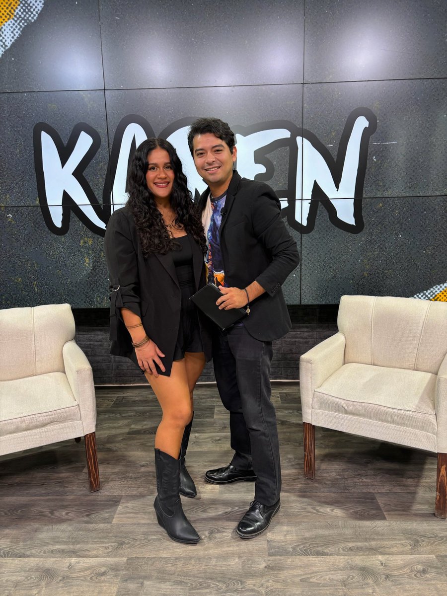 SoyKarenOficial's tweet photo. Feliz en el programa de @manumoremusic ✨
GRACIAS Manu por tu linda invitación y por hacérmela pasar tan bien!! ❤️

#Cantante #ProgramadeTV #TV #Torreon #TRC https://t.co/2a1Q4XlumM
