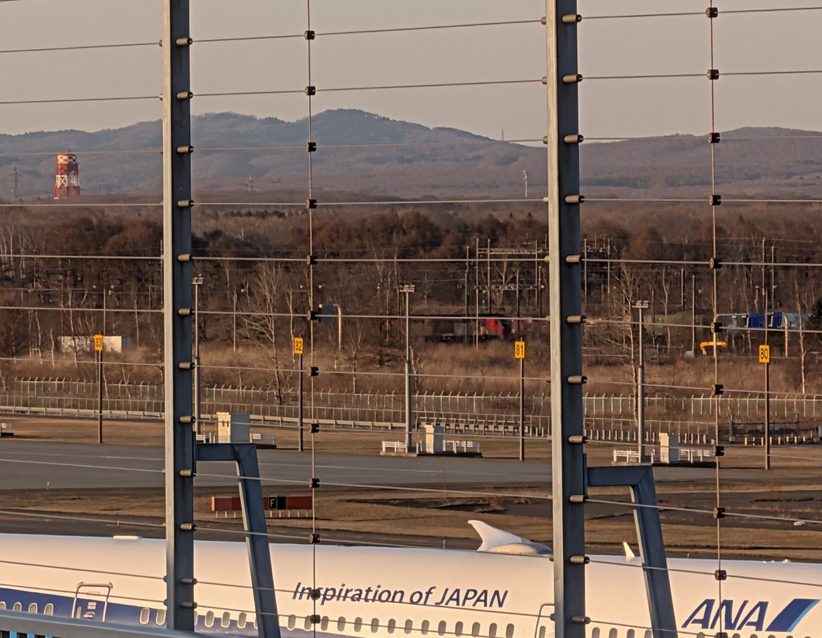 maikyYMoto's tweet photo. 再び北の地へ🗾その5
新千歳空港に到着❗
まだ時間があるので前回行けなかったテラスみたいな所へ✌️
ここで暫く撮影📸
JRも少し見えました🚃

#新千歳空港 https://t.co/leCOeVxjb5