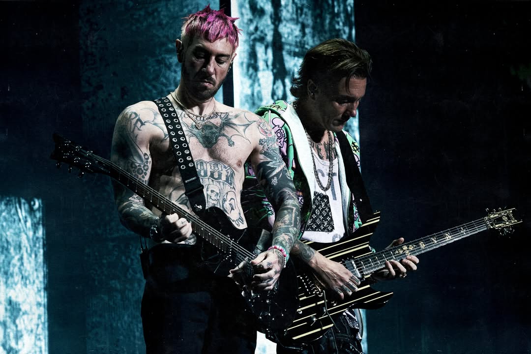 TheOfficialA7X's tweet photo. An unforgettable night in Mansfield. We'll see you tomorrow, Camden.

📷: Rebekah Allegretti + Lauren Chenette https://t.co/XN2fRsRo66