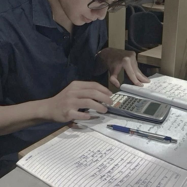 fentaa's tweet photo. #byler au  ⭒  "clases de apoyo"

Donde Will tiene que sacarse matemáticas y termina necesitando clases de apoyo.

Mike, el bocho del curso que apenas se anima a hablarle, acepta ayudarlo porque es la única materia en la que realmente puede presumir de saber algo. https://t.co/VEqxYazvBP