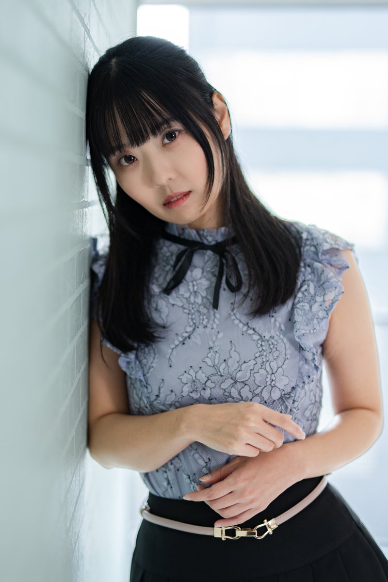photo_mitsu50's tweet photo. 千紗さん

キラリ撮影会
ストロボ＋アンブレラ(ディフューザー付き)を何枚かは使ってみたけど窓からの光もめっちゃいい感じの入り方するスタジオでした。 https://t.co/cZUfNPiGBK
