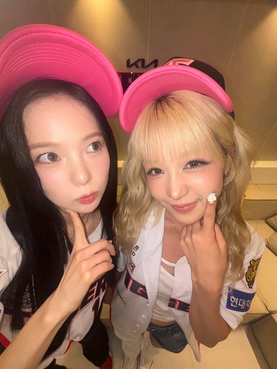 hamzou_san's tweet photo. Kia セレモニアルピッチ⚾️ヒカル🐣
ビジュ爆発しすぎててガチで無理……✨
この世の可愛いを全部集めたみたいな笑顔だし、愛おしさMAXで今すぐ画面から連れ出したい！😆
ひか🩷かわいいが大爆発してて見れば見るほど会いたい😭😭😭💕💕💕
#Kep1er
#HIKARU #ヒカル #江崎ひかる
#江崎ひかる一旦集合 https://t.co/v5zNICGPBM
