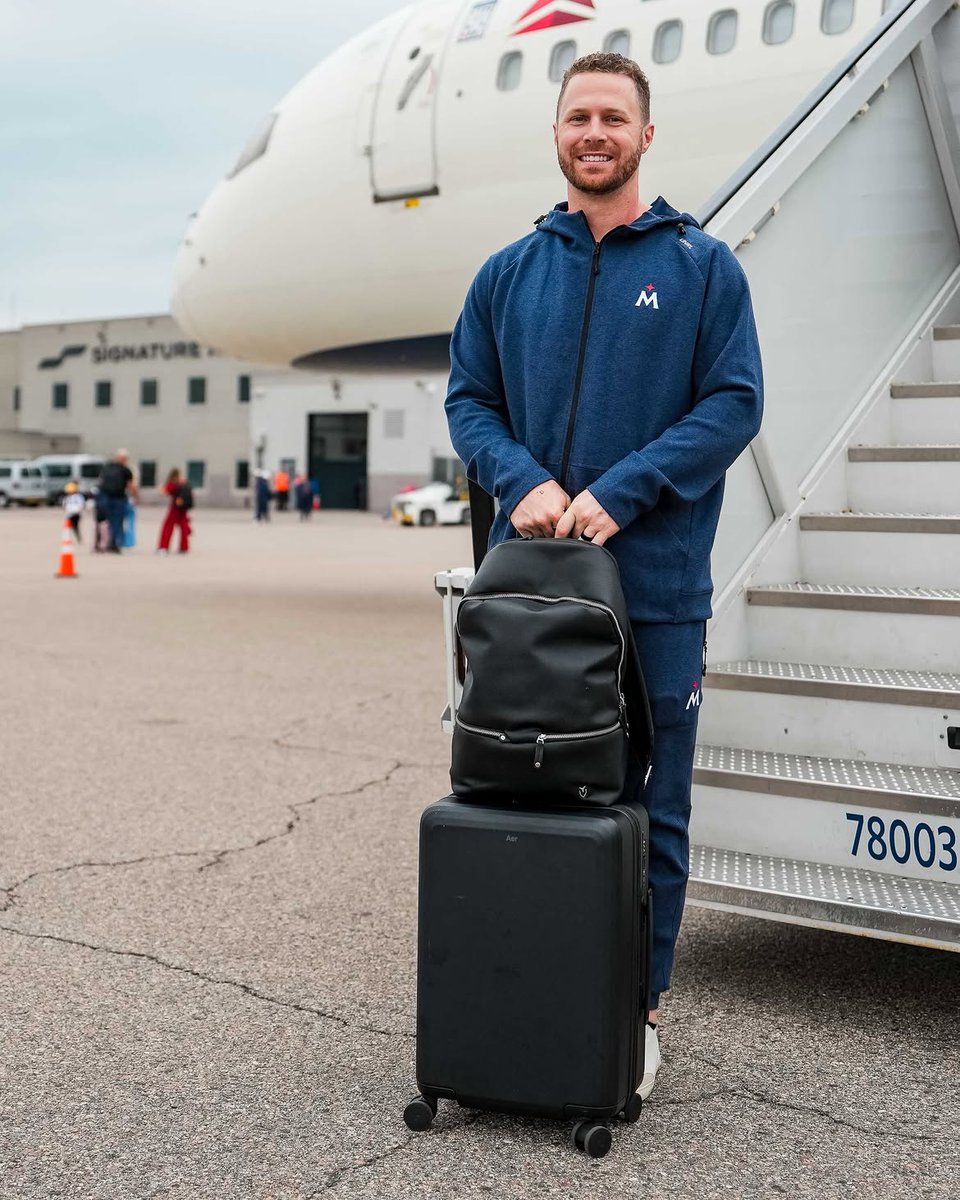 unrlco's tweet photo. From Minnesota to the Field of Dreams 🌽 

📸 @Twins https://t.co/FDMWmtVrjq