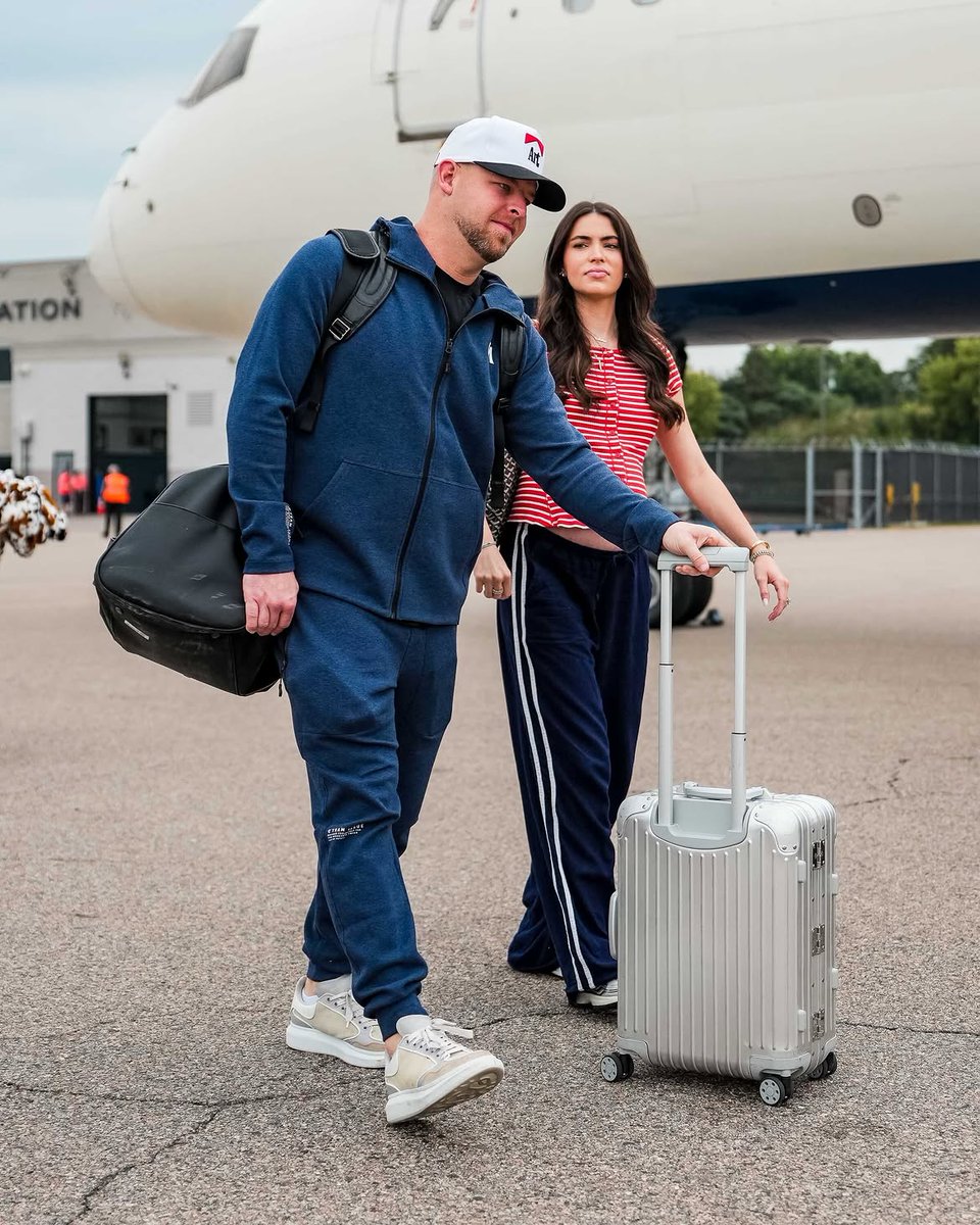 unrlco's tweet photo. From Minnesota to the Field of Dreams 🌽 

📸 @Twins https://t.co/FDMWmtVrjq