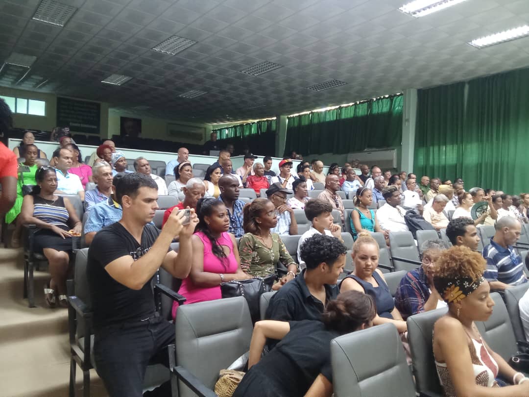 CDR_Cerro's tweet photo. #ElCerroTieneLaLlave y se realiza la gala municipal en saludo al Centenario de nuestro invicto Comandante en Jefe #Fidel.
#FidelPorSiempre
##CDRCerro
#CDRHabana
#CDRCuba https://t.co/APnrEisW89