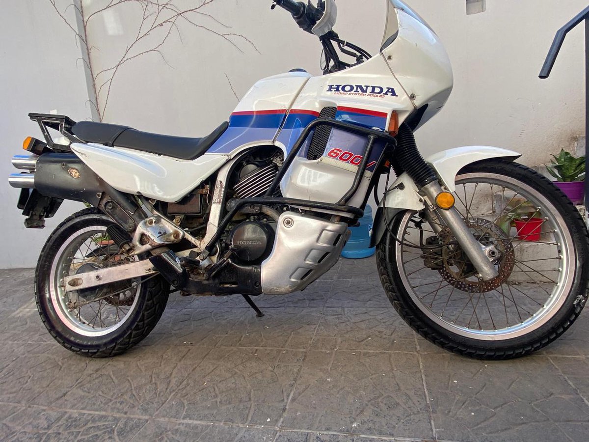 Guillefierrito's tweet photo. Honda Transalp 600 IMPECABLE
Año 1989
Titular Lista para transferir
Motor echo a nuevo
Precio 7000 U$$ o pesos al cambio del dia
Permuta solo por Naked igual o mayor valor
Transferencia obligatoria
Se puede ver sabados o domingo Zona oeste Padua https://t.co/c7AxhGO0zj