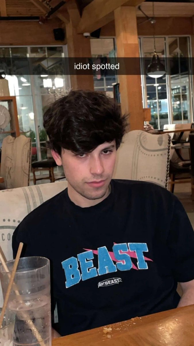 dumbbtw's tweet photo. George x Snapchat https://t.co/owzaFIlxVy