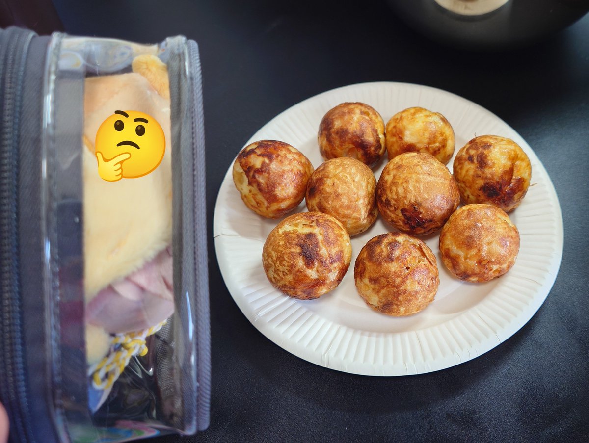 MO_NUI3's tweet photo. 麻央ぬいの評価はどう…かな？

三角ですか…精進します…！

取り敢えずマヨネーズとソースと青さをかけて…

…あ、かつお節買うの忘れてた https://t.co/3V2LuYDoAl
