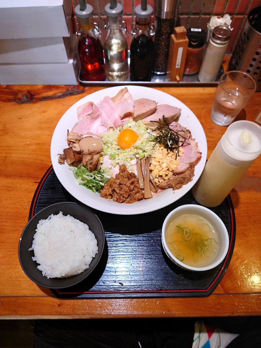 turumi_2021's tweet photo. 喜元門  サイエンス大通り店

肉まぜセット

甘味のある濃厚なタレ😍😋麺との絡みも良く旨し‼️絶品のチャーシュー🤗😋もりもり💪
腹パンパン💕︎

いつもお心遣いありがとうございます🙇‍♂️🙏 https://t.co/9SUSnJhgnt