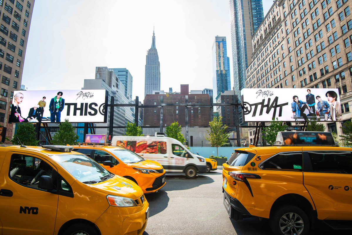 Stray_Kids's tweet photo. [스키지기]

미국 여기저기에서 THIS & THAT을 발견해보세요🤩
Make sure to spot THIS & THAT in your city!

📍NYC, LA, San Francisco, Seattle, Chicago, Atlanta, Dallas, Houston, Austin, Boston, Philadelphia, Washington DC, Miami

Listen to "THIS & THAT" now🚚
https://t.co/r6X8izNhSb

Listen to "This & That (This Remixes)" now⬅️
https://t.co/tMi1p1OJlW

Listen to "This & That (That Remixes)" now➡️
https://t.co/3Fif2MeQil

#StrayKids #스트레이키즈
#THIS_AND_THAT
#StrayKidsComeback
#YouMakeStrayKidsStay