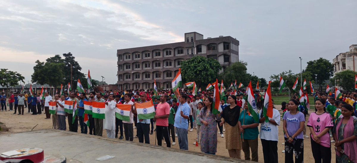 JAmbedkarnagar's tweet photo. Today at 5:30 AM, as part of the Har Ghar Tiranga campaign, the students of JNV, Ambedkar Nagar, UP, participated in an early morning Tiranga Rally, proudly carrying the National Flag and spreading the message of patriotism, unity, and respect for our nation.
#HarGharTiranga #JNV https://t.co/IdS4vkAGh9
