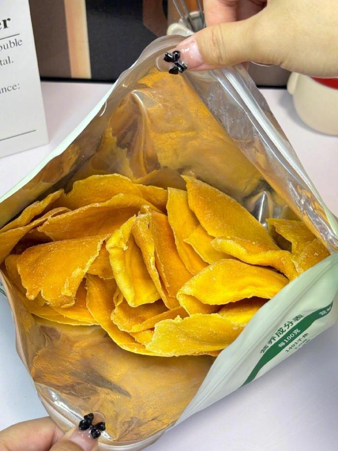 skippy1008's tweet photo. Just grabbed the most crispy mango dried slices from the new snack shop! Perfect to munch on while binging shows—who wants a bite https://t.co/CYZe9ZWUYX