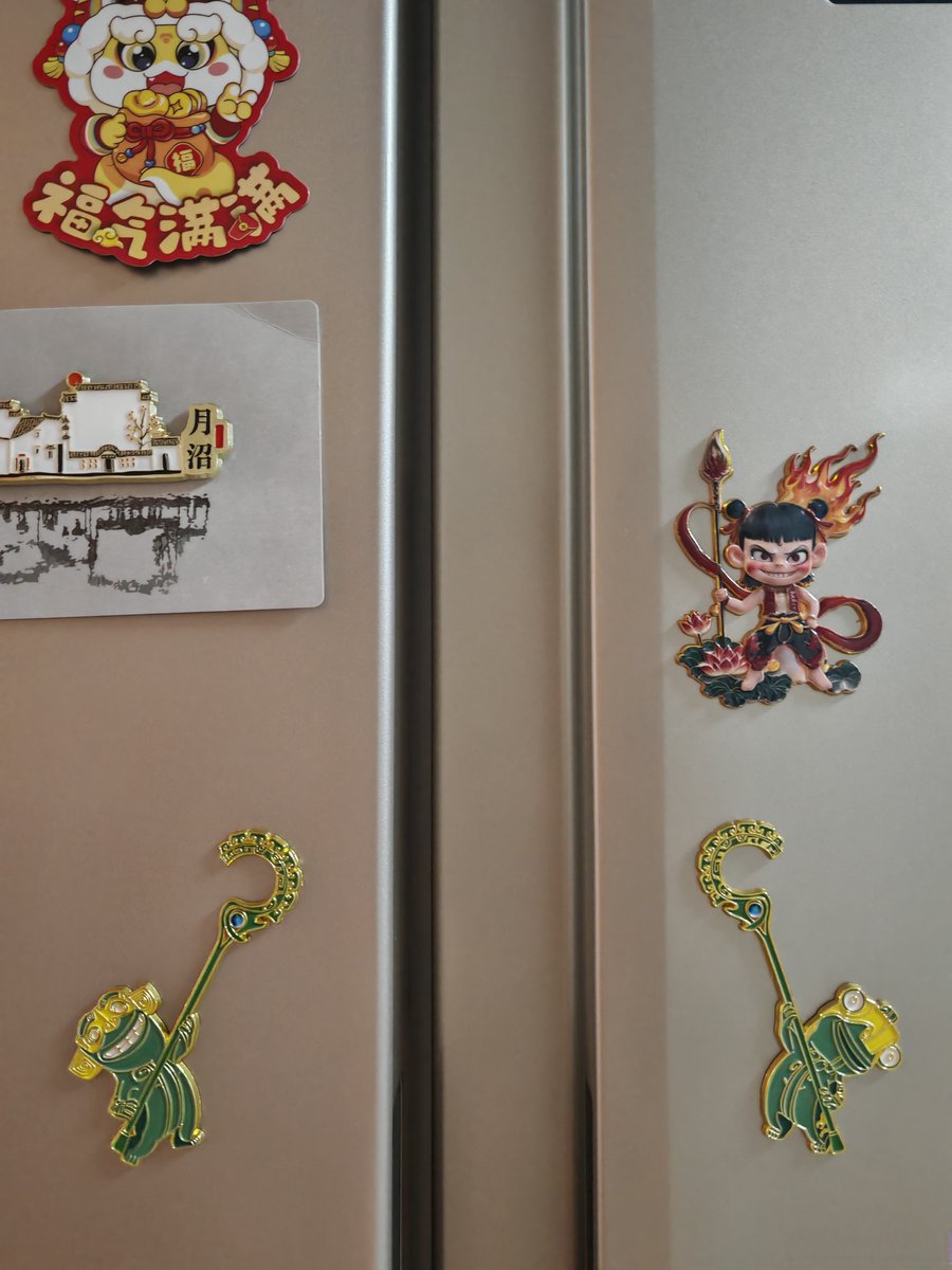 Andy0inggos3's tweet photo. Spent 10 mins explaining to my intern why the office fridge's "no weird food" rule applies to their month-old kimchi stash. We now have a fridge meeting invite for next week. https://t.co/mruWx0hLbM