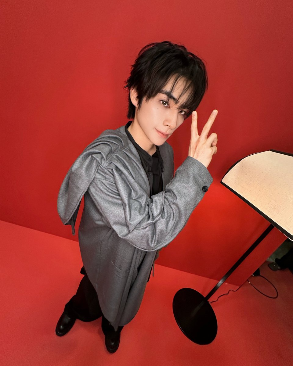 WayV_official's tweet photo. Not just a shadow

EVERYTHING, ALL AT ONCE, NEO
https://t.co/2yfSvTGNph

#WayV #鸢 #XIAOJUN
#WayV_VisionWings
#NCT_10TH_ANNIVERSARY https://t.co/Eq1a58BJ7b