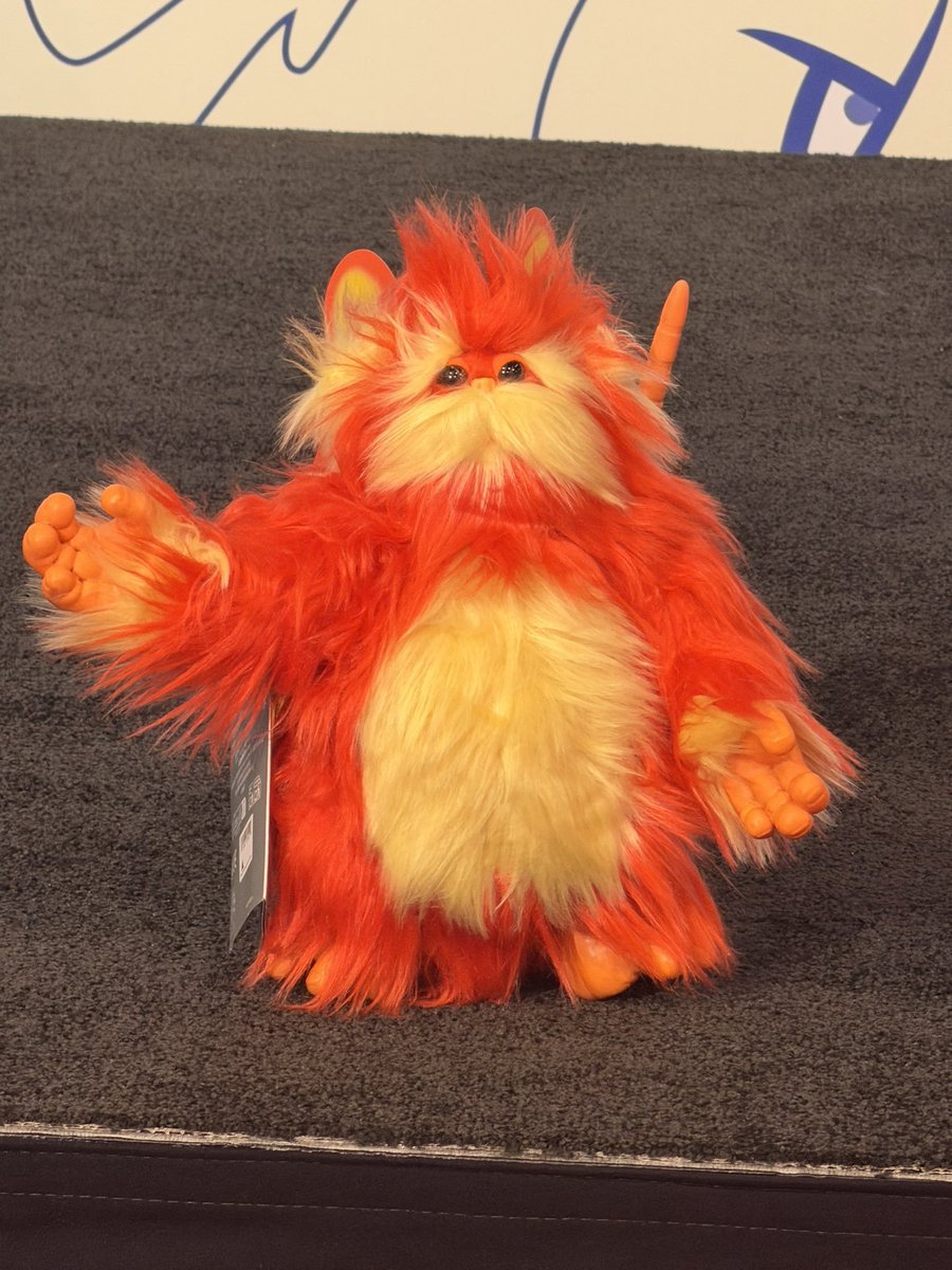 sebasmjjj's tweet photo. Primer vistazo a Fuzzball, el peluche interactivo de Captain EO con sonidos auténticos presentado por Disney. 

Próximamente estará disponible en la web oficial de Disney Store a un precio de $54.99 dólares. 

📷 .@mkgenie
📰 .@conlospiesluna 

#MichaelJackson https://t.co/CgwePaD9kg