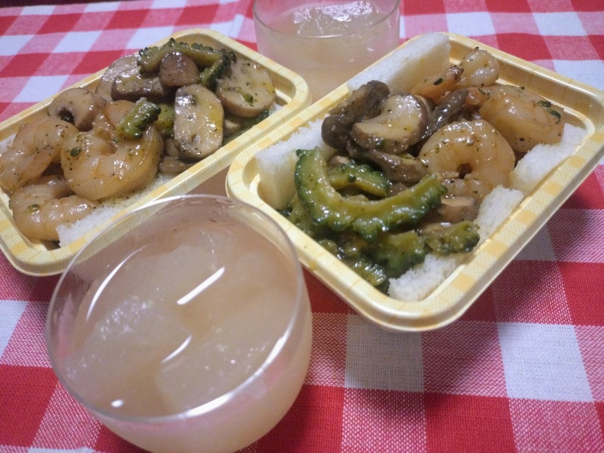 cococonokokoko's tweet photo. 冷製の弁当持参🍱
甲子園球場⚾️

こんなに暑いと全部保冷バックで

◆冬瓜スープ

◆アヒージョ／海老・ゴーヤー・マッシュルーム

◆神戸牛しゃぶしゃぶ肉と大葉のサンドウィッチ

◆ジャークソーセージとチェダーチーズとジャマイカ野菜のカラルーのサンドウィッチ https://t.co/gijk18tBrp