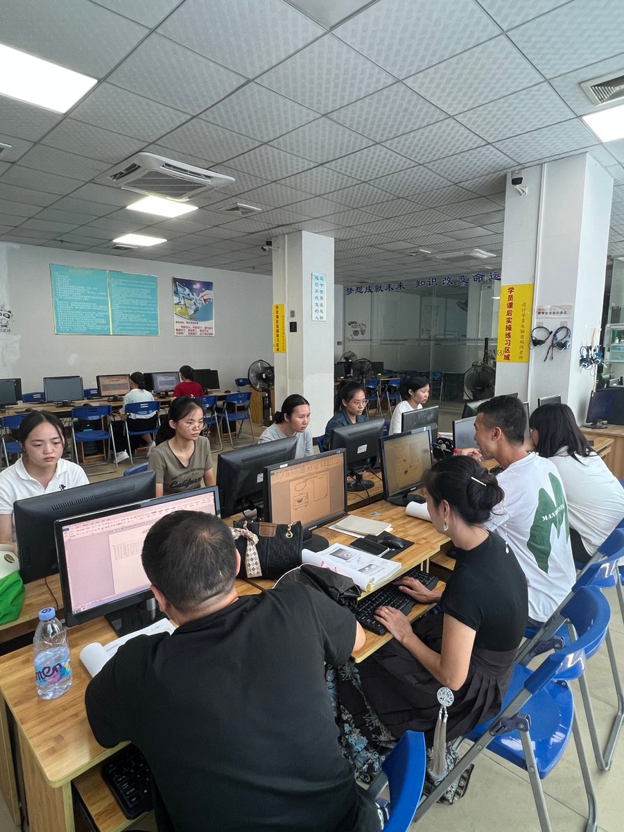 PbalakrishnanK2's tweet photo. Teamwork makes the dream work! My group and I just nailed our school project – collaboration, ideas and a whole lot of fun https://t.co/EYIWIDCf6z
