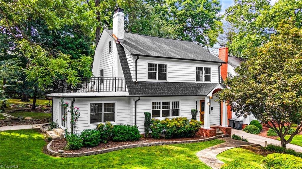 NicoleBRabe's tweet photo. 300 Warren Street, Greensboro, NC, 27403
3 bed | 2 bath 2,088 Sq. Ft.
Active | $560,000
https://t.co/9gdtKR14dO
In the heart of Sunset Hills, 300 Warren St blends timeless Greensboro character w/meaningful improvements, all close to UNCG &amp; Downtown Greensboro. https://t.co/fG7R5Cp0B9